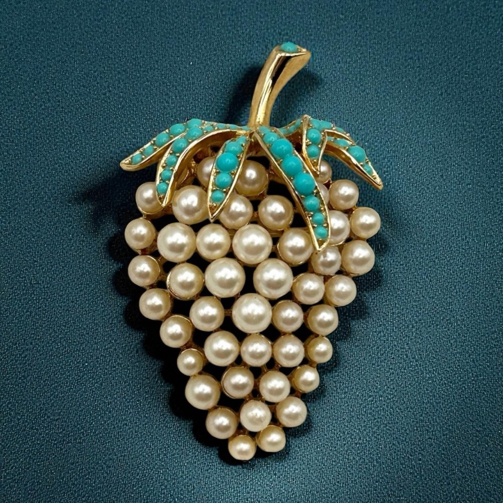 Rare 1950s Vintage Trifari Alfred Philippe Pearl Turquoise Grape Cluster Brooch